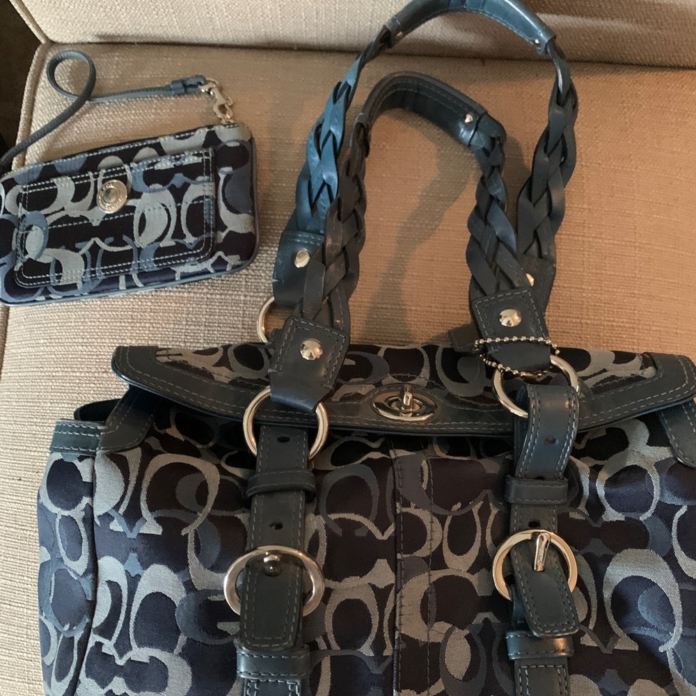 Coach top turn lock vintage
shoulder bag with wristlet matching